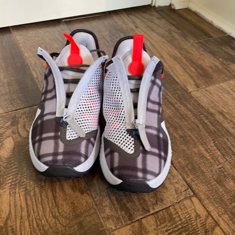 Nike air strobe never worn